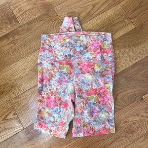 Lulu Lemon size 6 floral workout leggings.